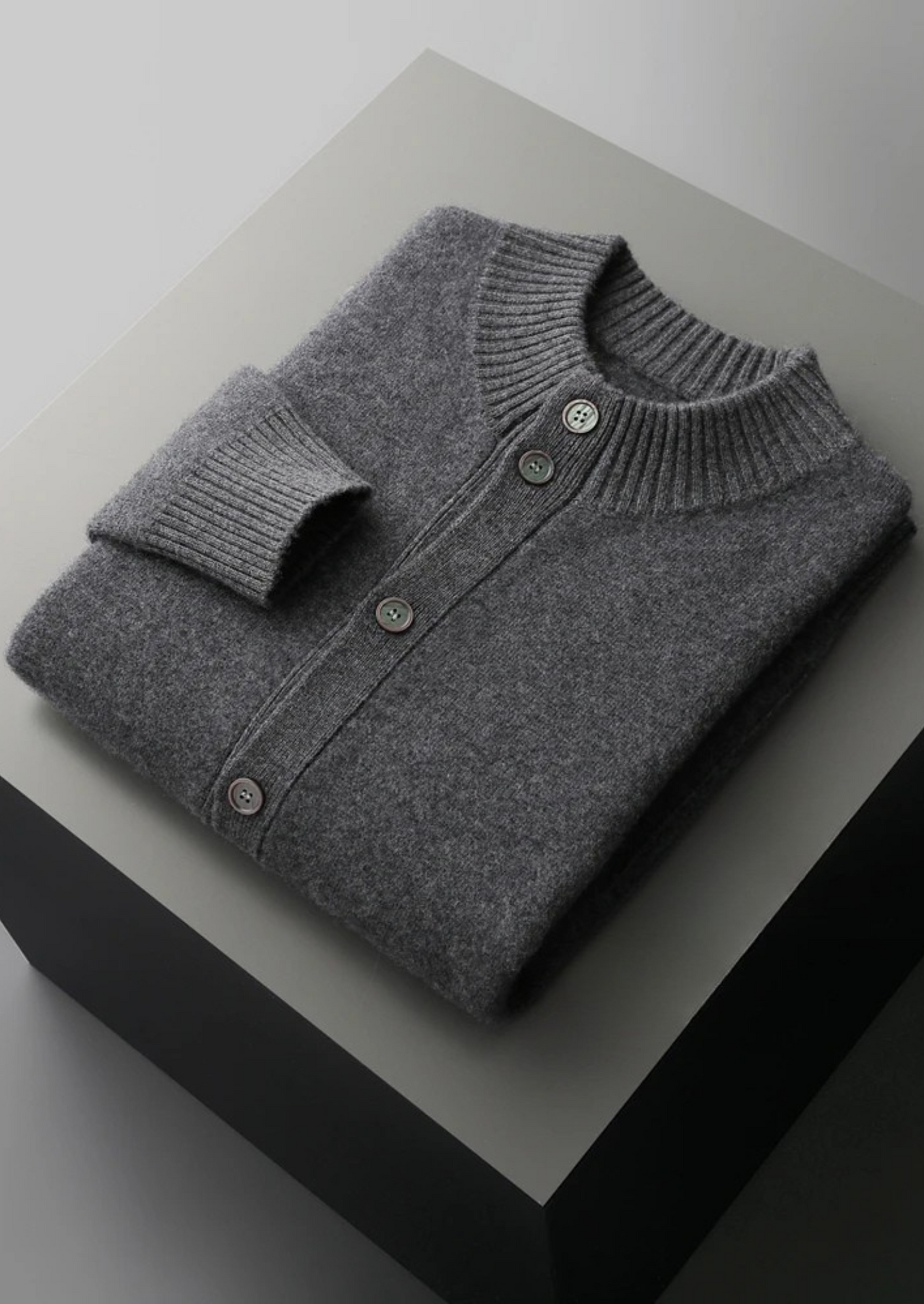 CARDIGAN CON BOTTONI IN 100% CASHMERE