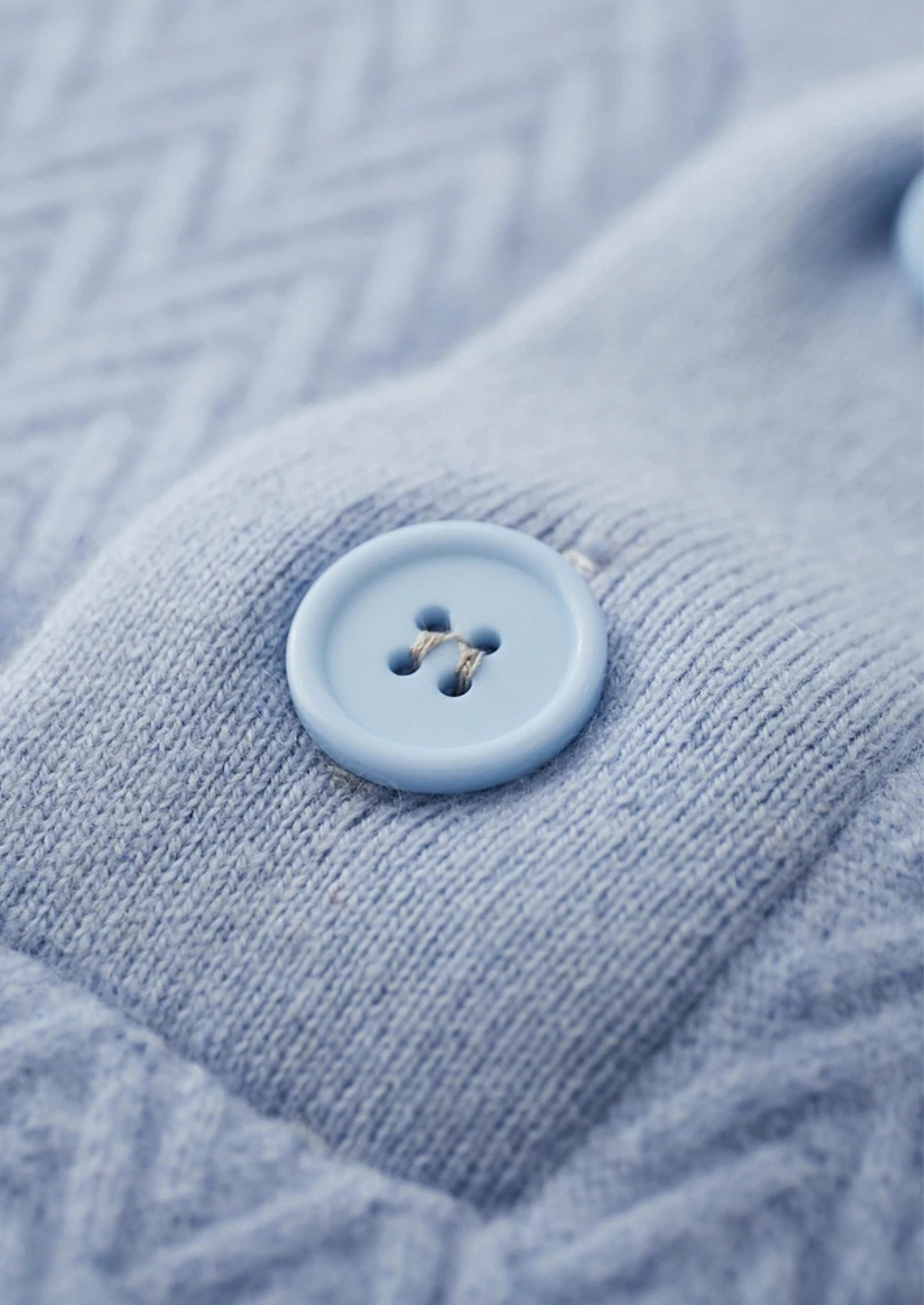 MAGLIONE CON BOTTONI A ZIGZAG IN 100% CASHMERE