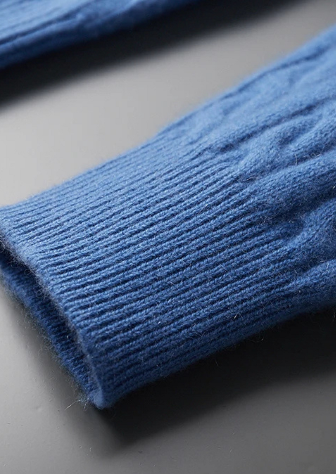 FELPA CON CAPPUCCIO E ZIP IN MAGLIA A TRECCE 100% CASHMERE