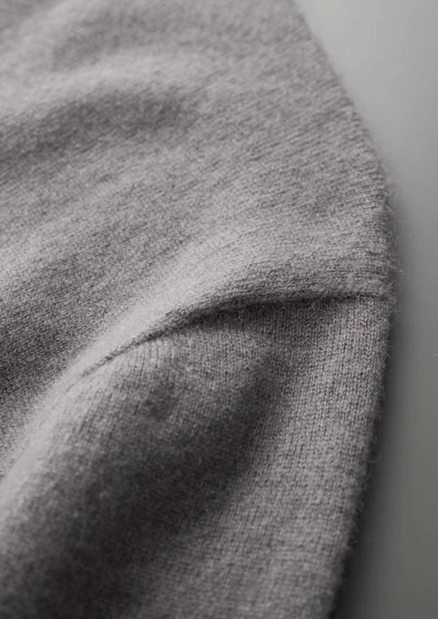 T-SHIRT A COLLO ALTO 100% CASHMERE